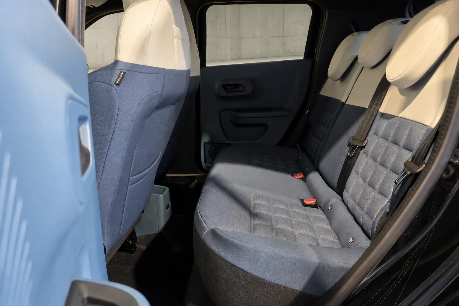 Fiat Innenraum Rücksitzbank mit blauer Stoffpolsterung und Kopfstützen
