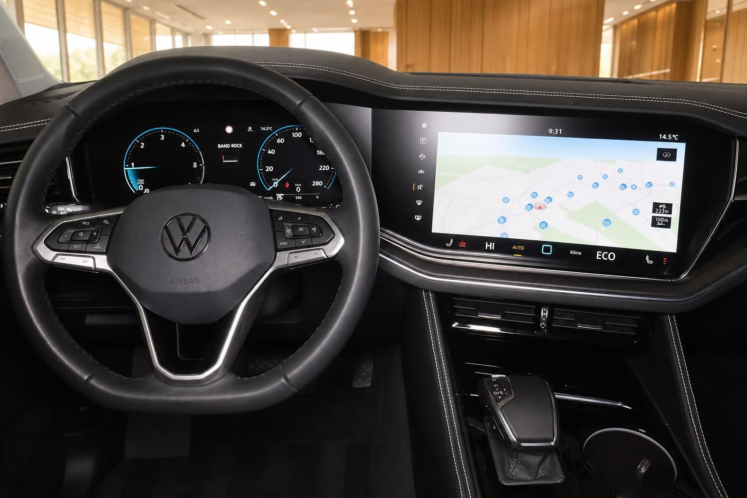 VW Cockpit mit Lenkrad und digitalem Infotainment-Display