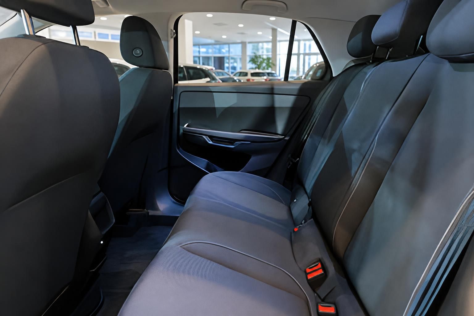 Rücksitze und Fondraum eines VW Elektroautos im Detail