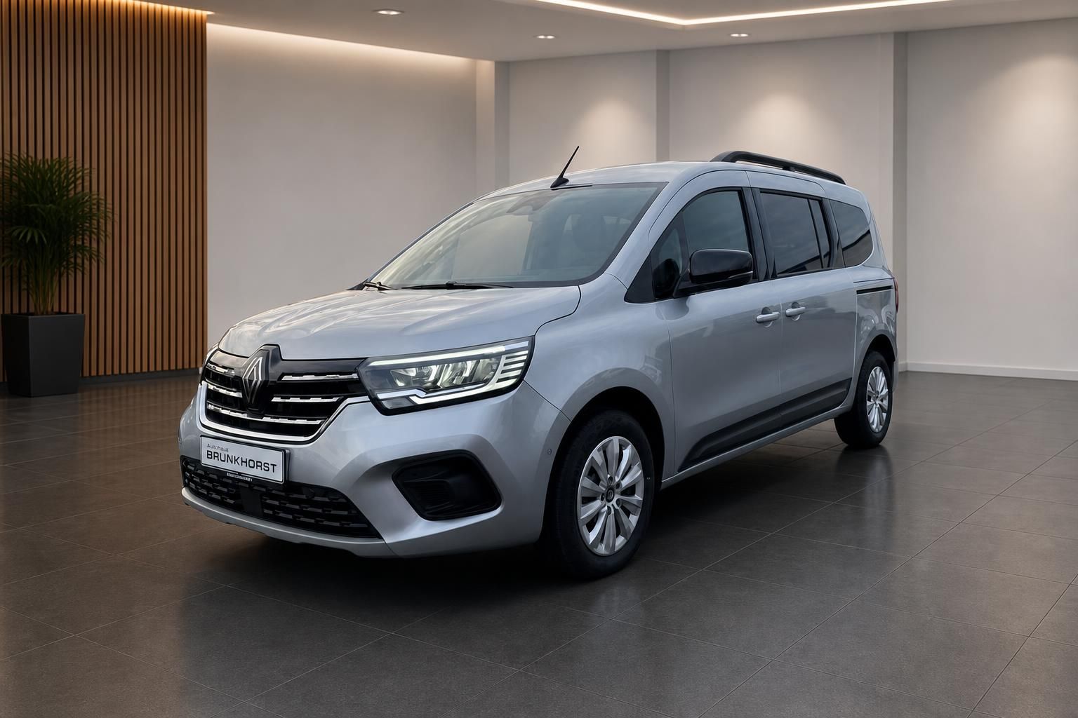 Renault Kangoo silber Seitenansicht im Autohaus Showroom - Autohaus Brunkhorst