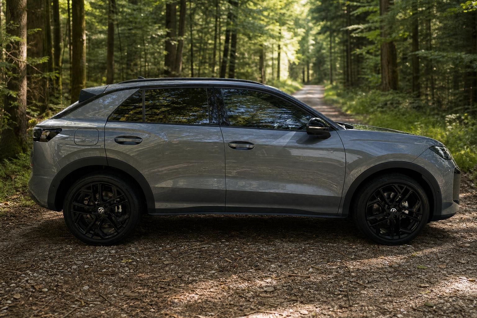 Volkswagen T-Roc grauer SUV Seitenansicht mit schwarzen Felgen und Panoramadach