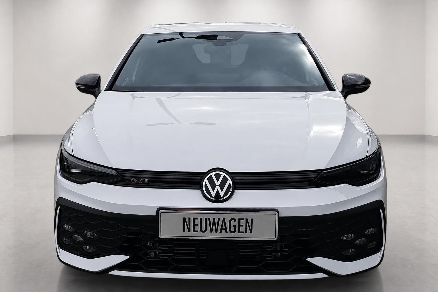 VW Golf GTI weiß Frontansicht mit LED-Scheinwerfern und Kühlergrill