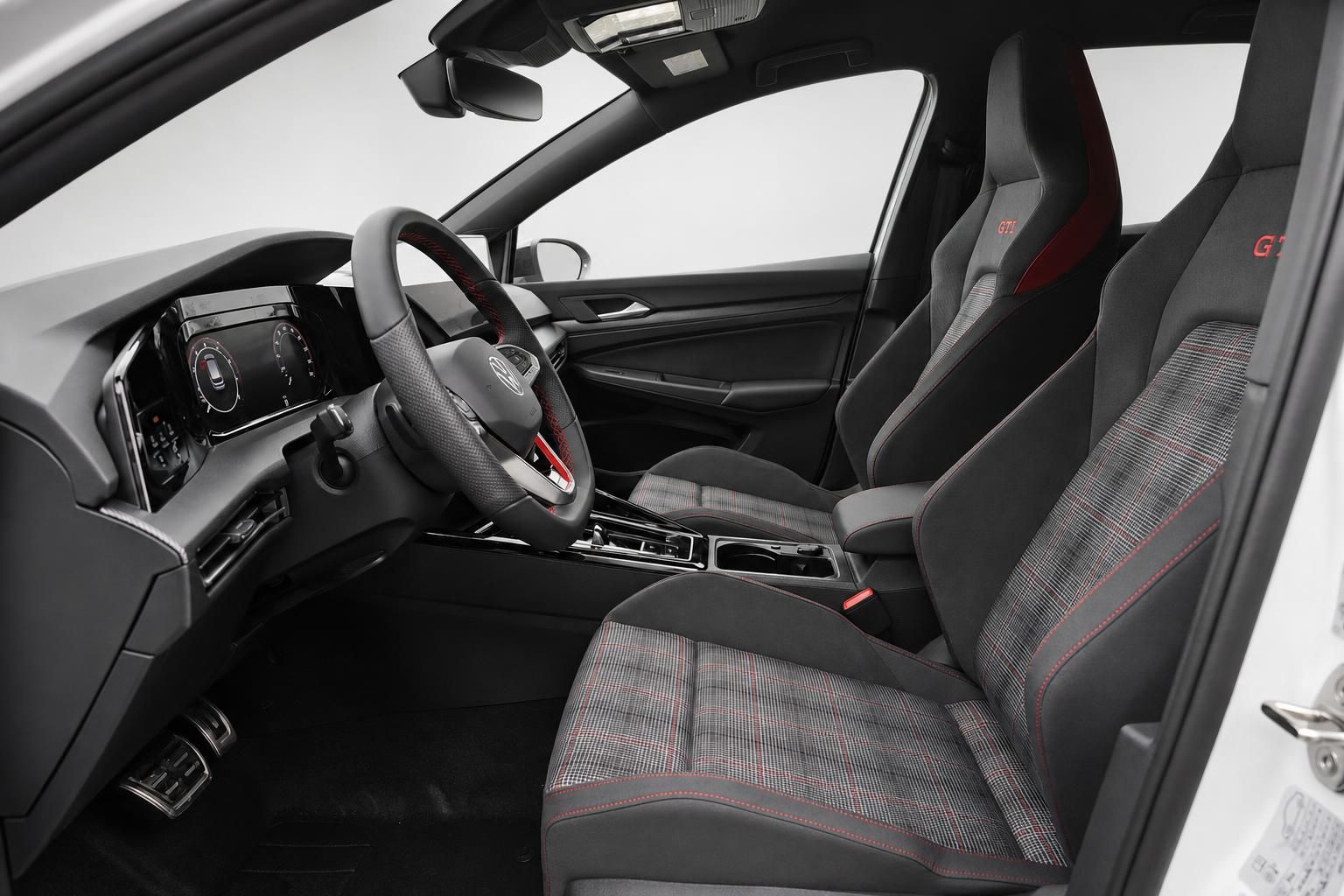 VW Golf GTI Cockpit mit Sportsitzen und Lenkrad