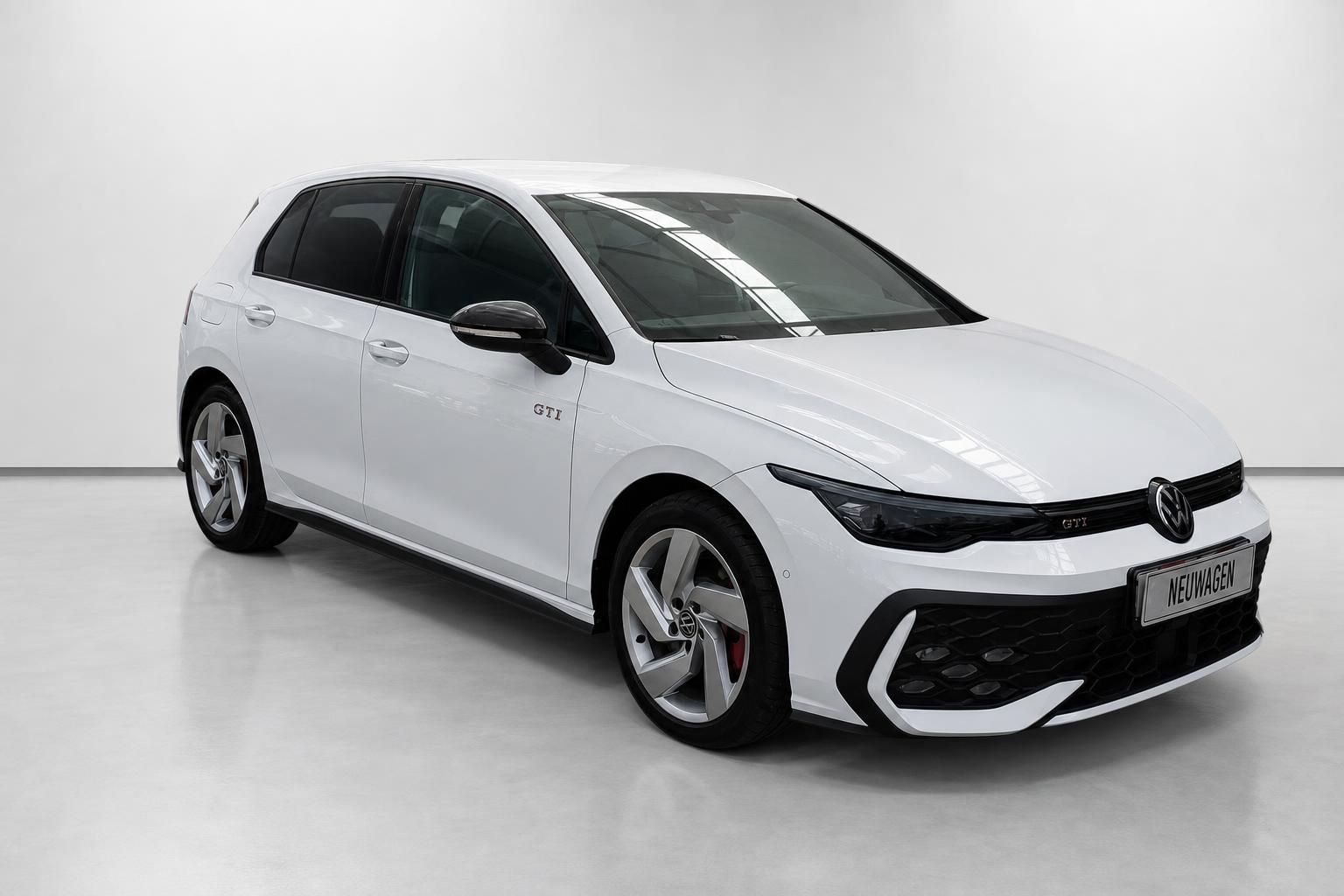 VW Golf GTI weiß Frontansicht schräg mit Kennzeichen