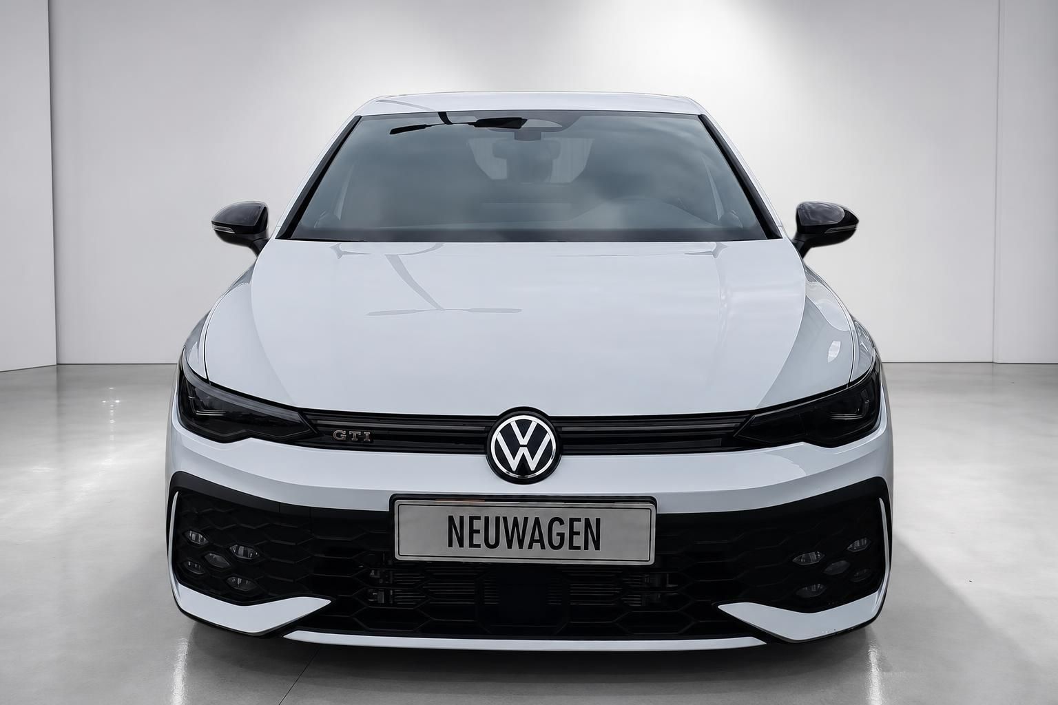 VW Golf GTI weiß Frontansicht mit Kennzeichen Neuwagen