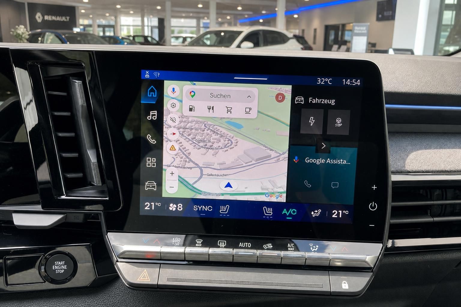 Renault Infotainment-System mit Navigation und Klimasteuerung im Cockpit