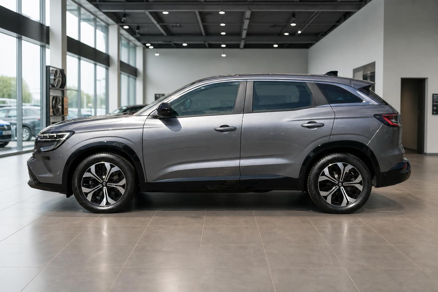 Renault Austral grau Seitenansicht SUV im Autohaus