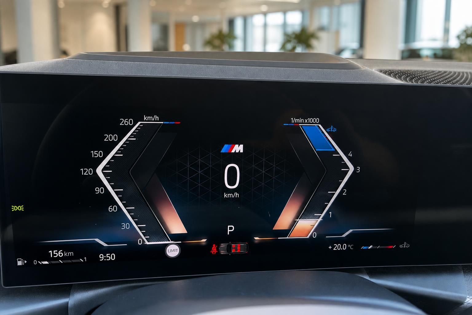 BMW M Kombiinstrument mit digitalem Tacho und Drehzahlmesser