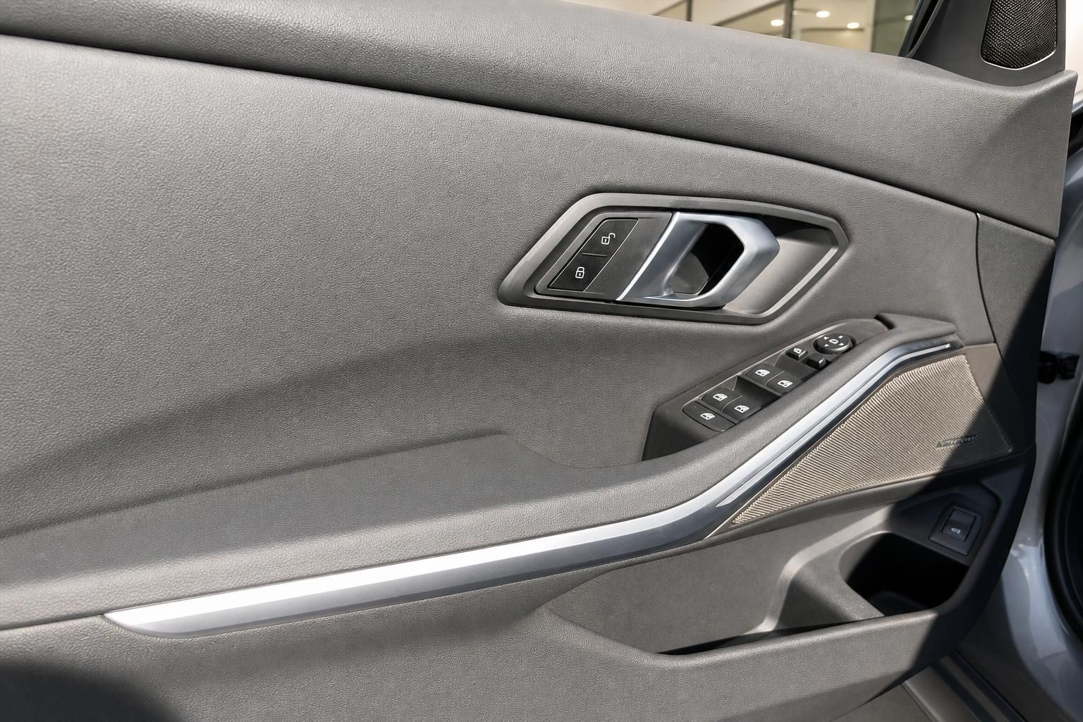 BMW Innenraum Detailansicht Türverkleidung mit Bedienelementen
