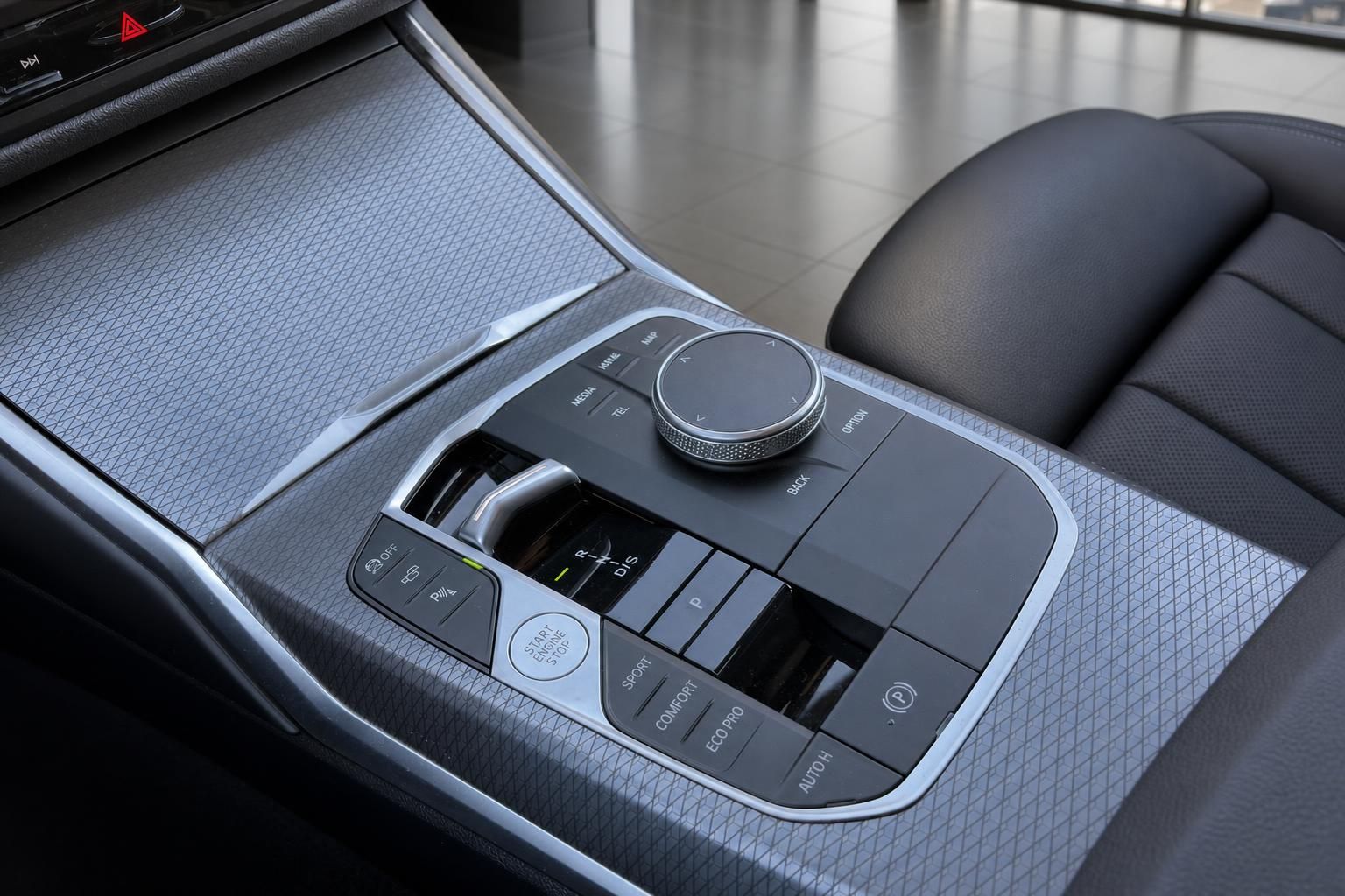 BMW Mittelkonsole mit iDrive Controller und Fahrmodus-Tasten
