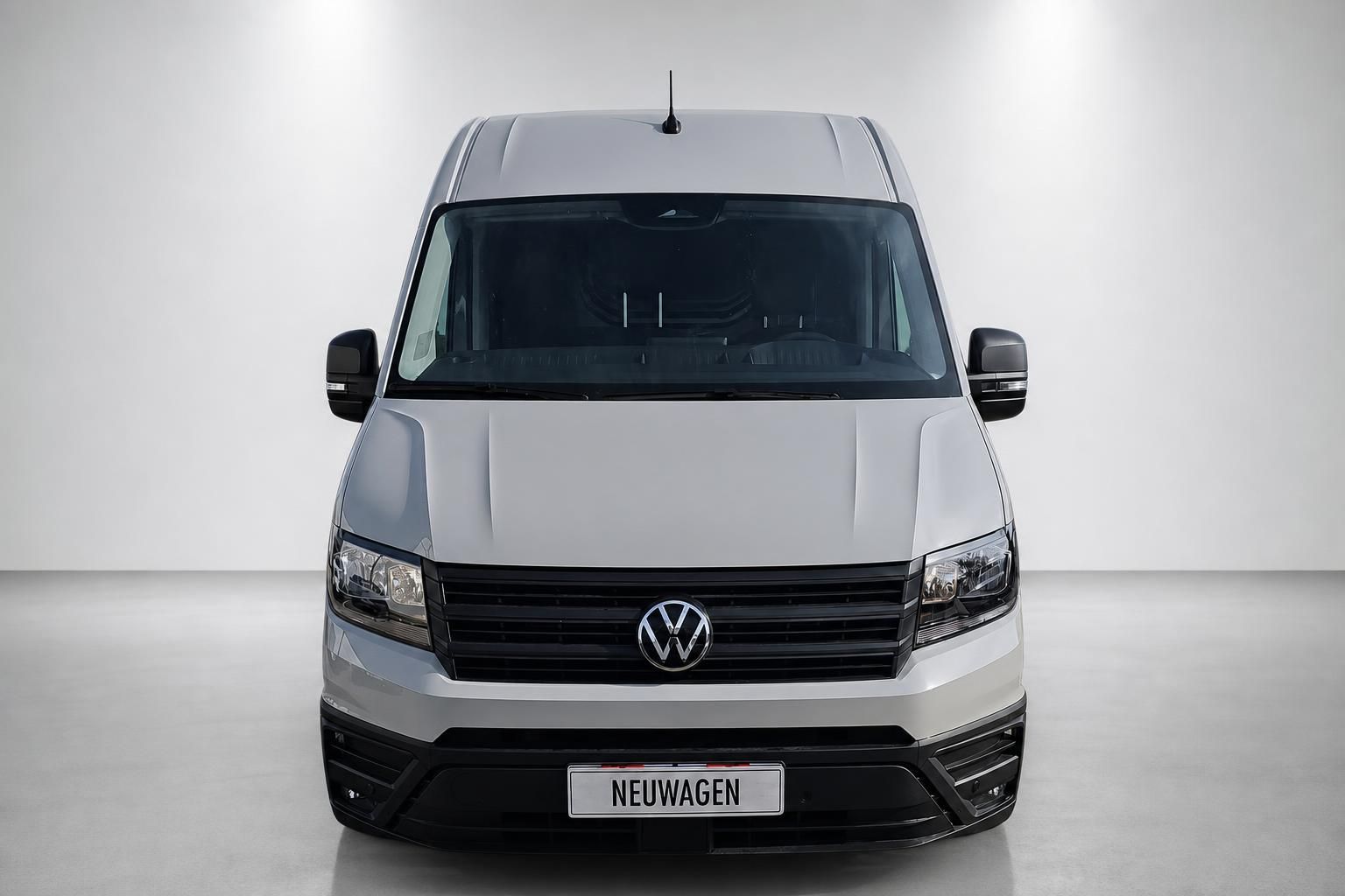 VW Crafter Frontansicht in Silber, Kühlergrill und Scheinwerfer