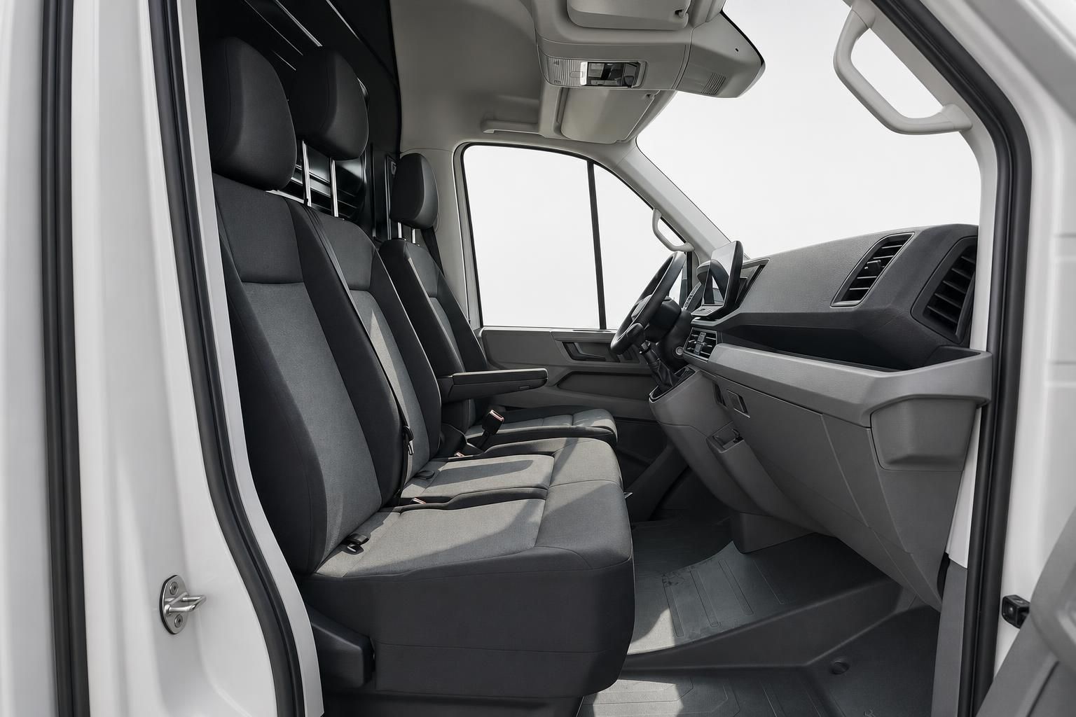 VW Crafter Innenraum mit Doppelsitzbank und Armaturenbrett