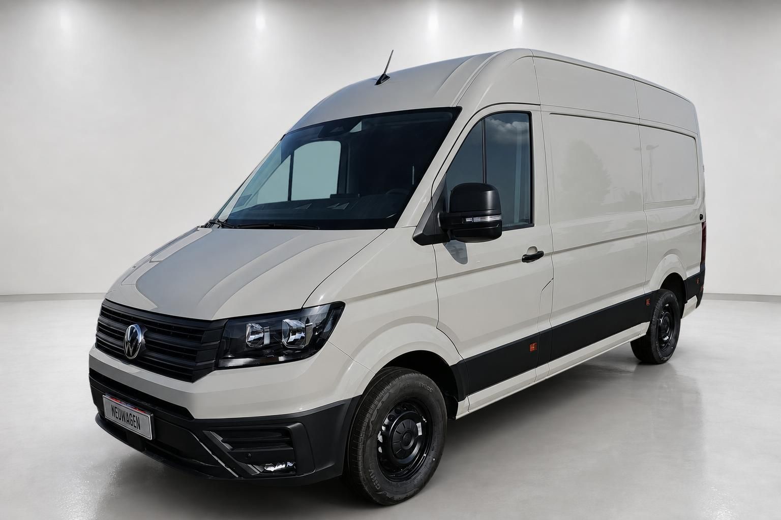 VW Crafter Transporter weiß schräge Frontansicht