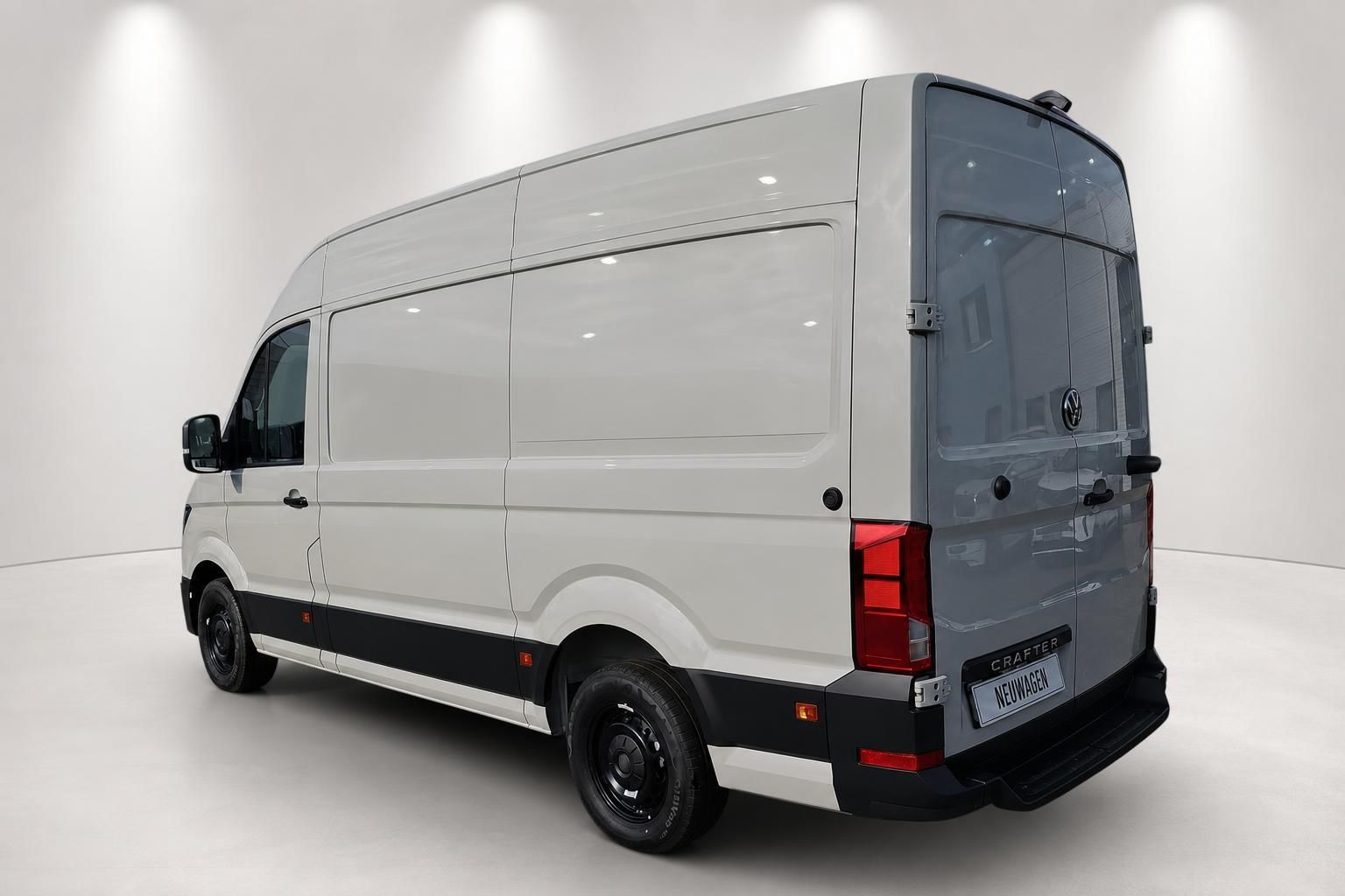 VW Crafter Kastenwagen weiß Heckansicht Studio