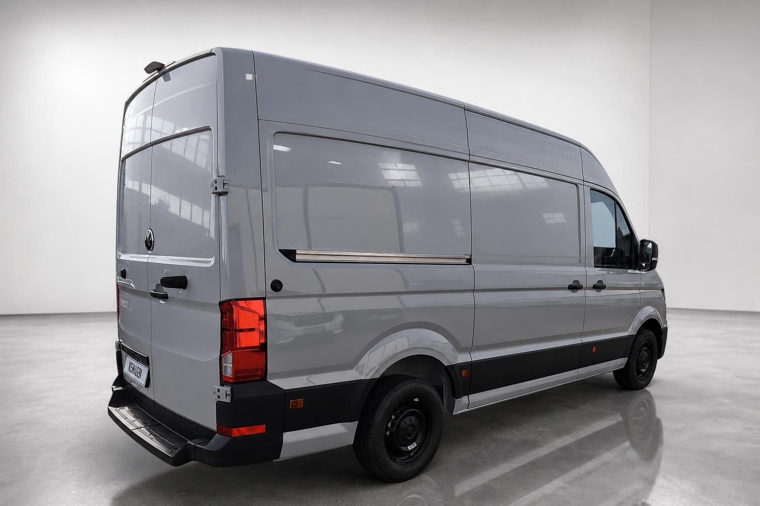 VW Crafter Kastenwagen Heck schräg von hinten in Silber