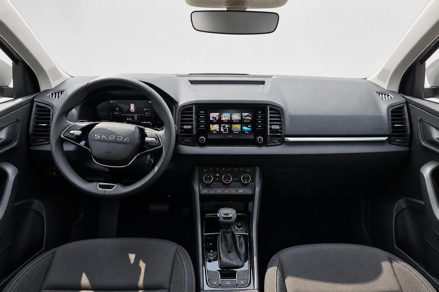 Skoda Karoq Cockpit mit Lenkrad und Mittelkonsole