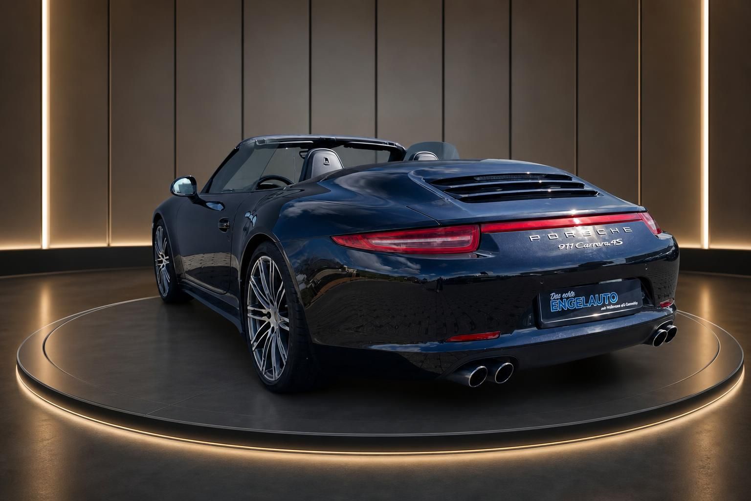 Porsche 911 Carrera 4S Cabrio dunkelblau Heckansicht mit offenem Verdeck - Cabriolet auf Drehbühne