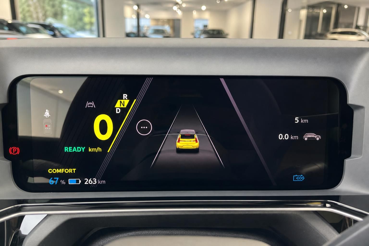 Digitales Kombiinstrument Elektroauto mit Reichweitenanzeige 263 km und Comfort-Fahrmodus