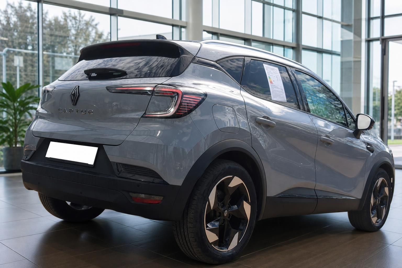 Renault Captur Heckansicht in Grau im Autohaus
