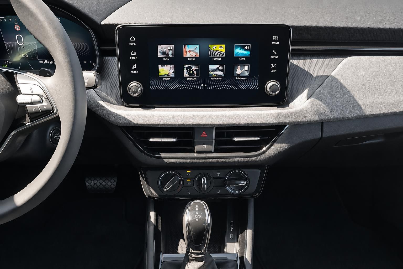 Skoda Mittelkonsole mit Touchscreen, Klimabedienung und Schaltautomatik