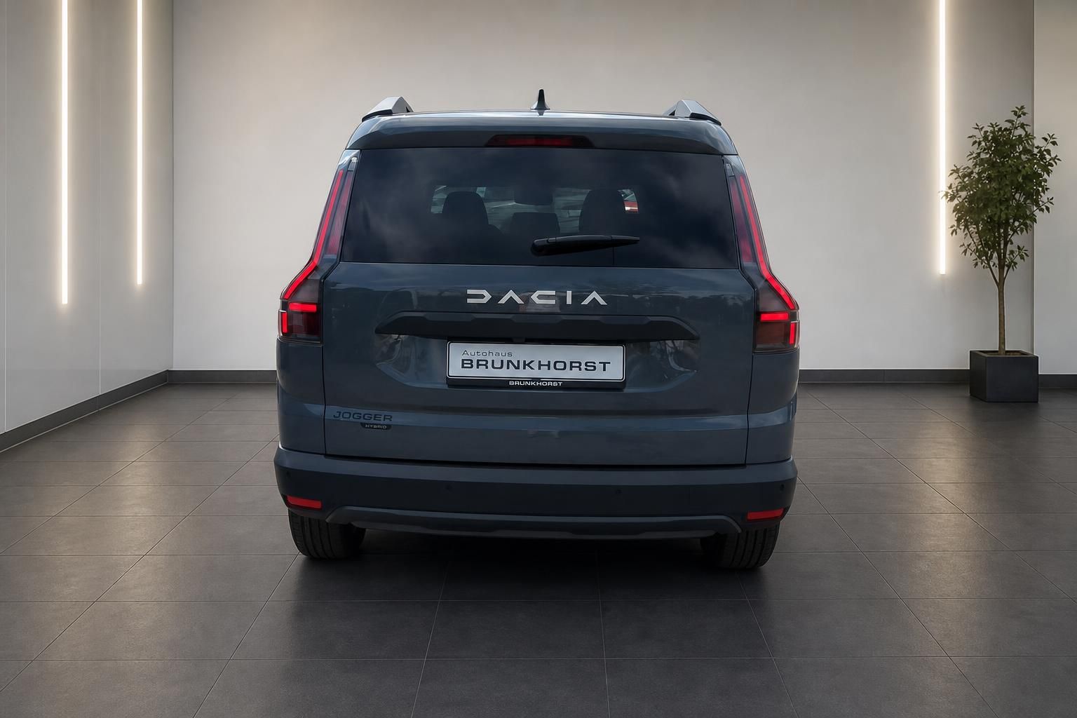 Dacia Jogger Hybrid grau Heckansicht im Autohaus Brunkhorst