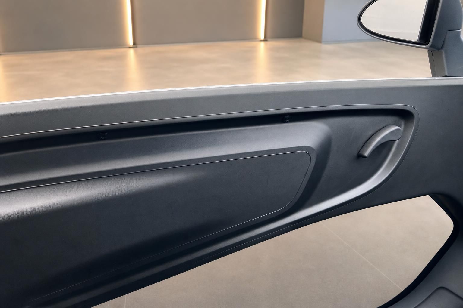 Fahrzeug Türverkleidung innen mit schwarzem Griff und modernem Design