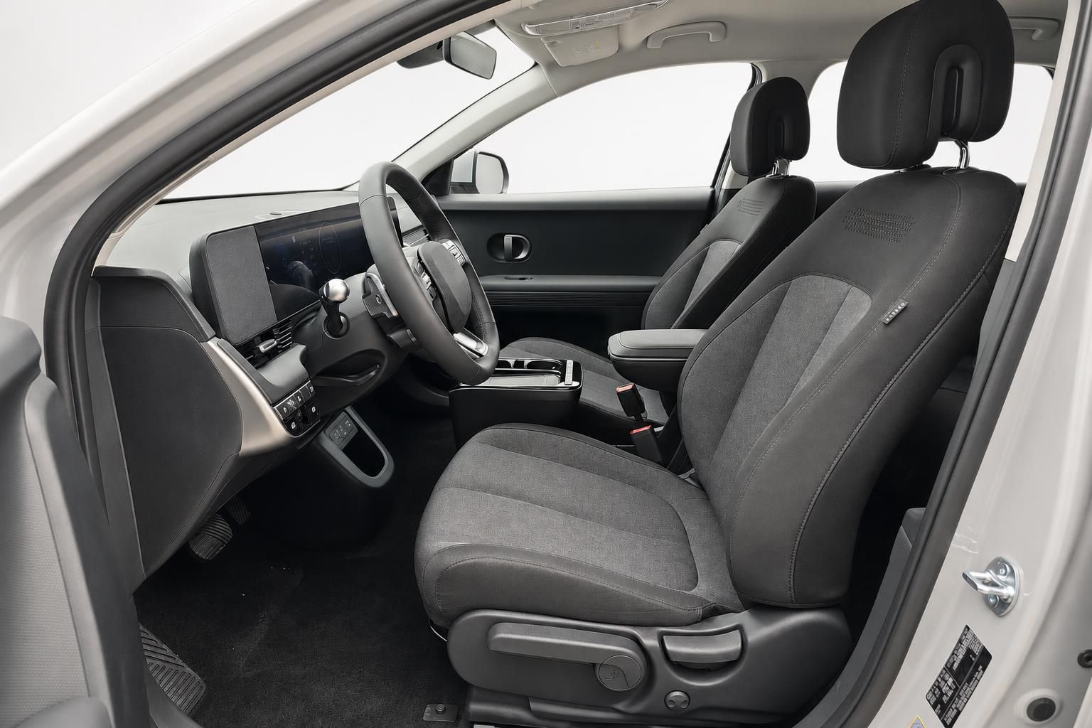 Hyundai Ioniq 5 Innenraum mit Vordersitzen und Cockpit