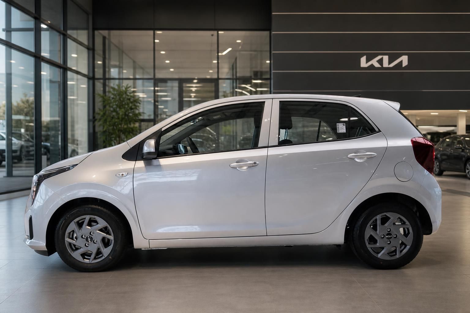 Kia Picanto weiß Seitenansicht im Autohaus
