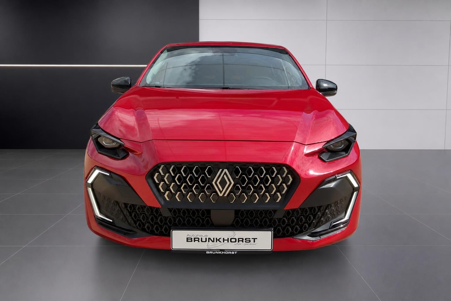 Renault Clio rot, Frontansicht mit Kuehlergrill im Detail