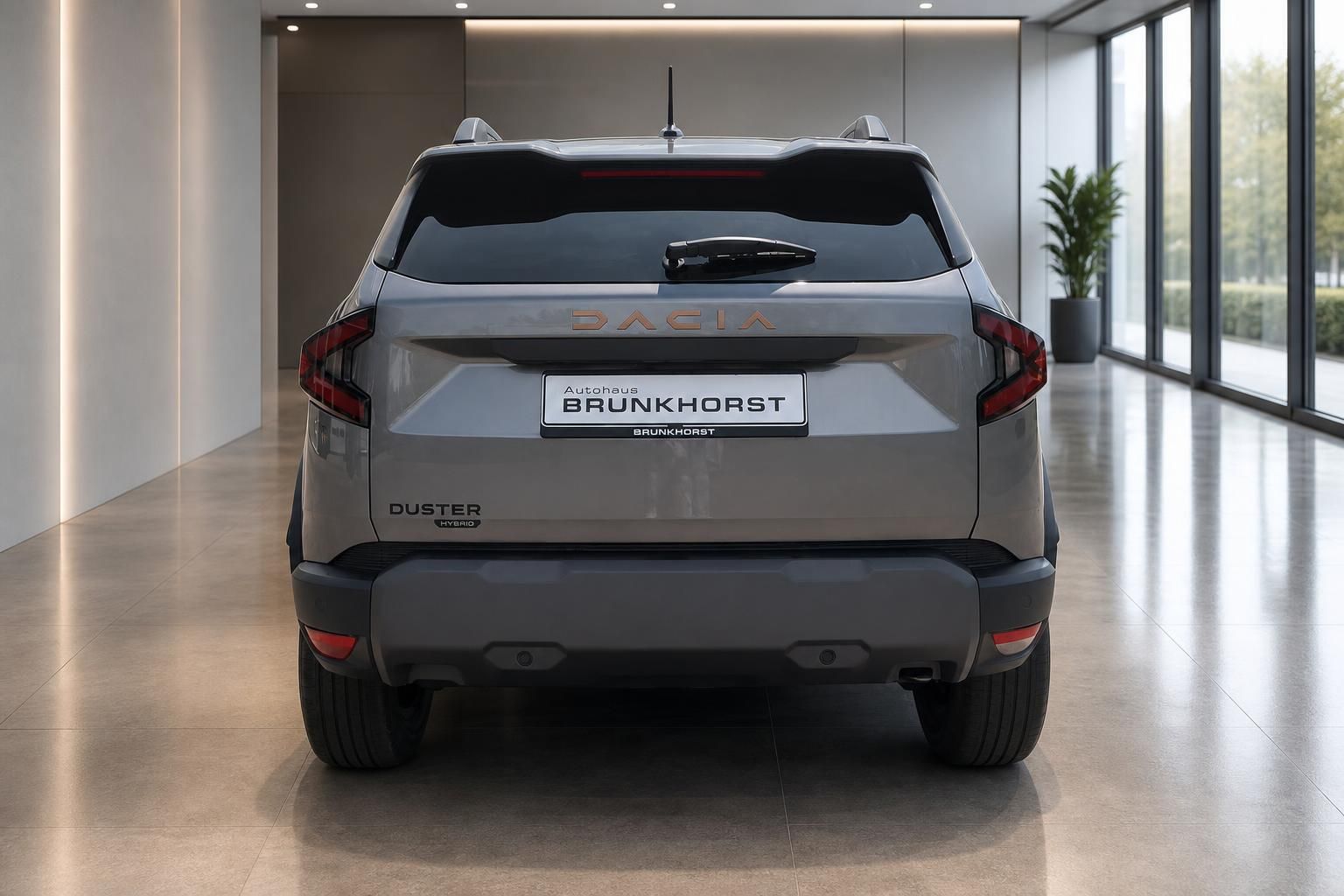 Dacia Duster Hybrid Heckansicht mit Rückleuchten und Dacia Schriftzug