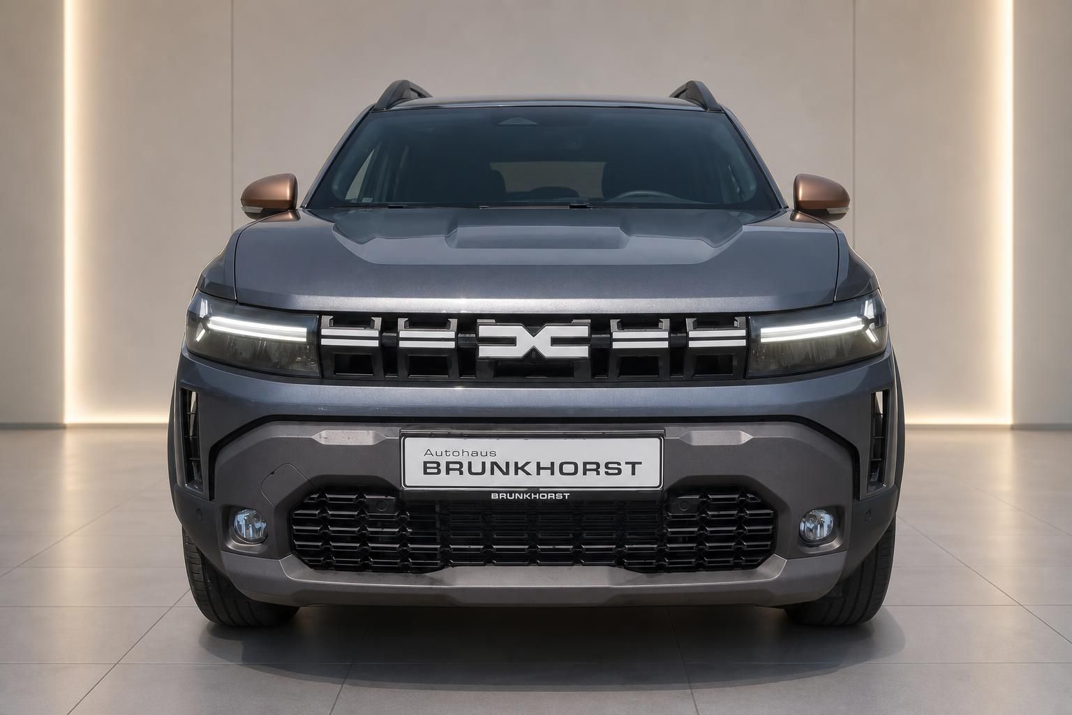 Dacia Duster Hybrid Frontansicht mit Kühlergrill und LED-Scheinwerfern