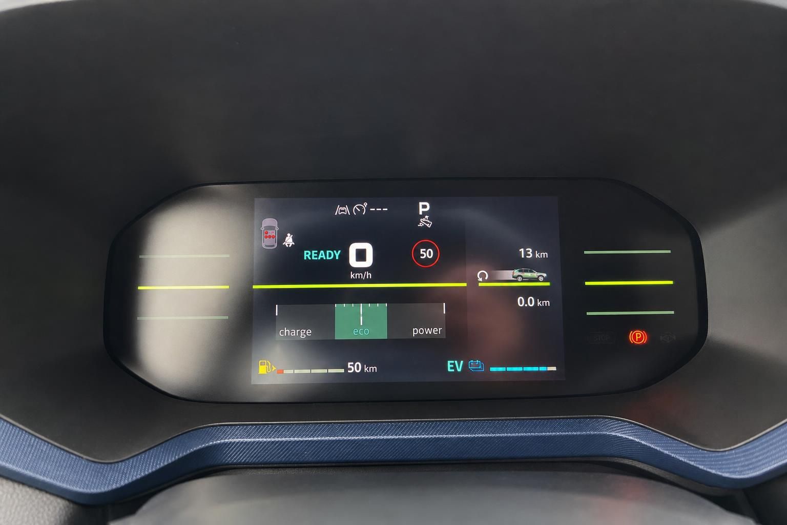 Digitales Kombiinstrument mit Elektrofahrzeug-Anzeigen und Energieverbrauch