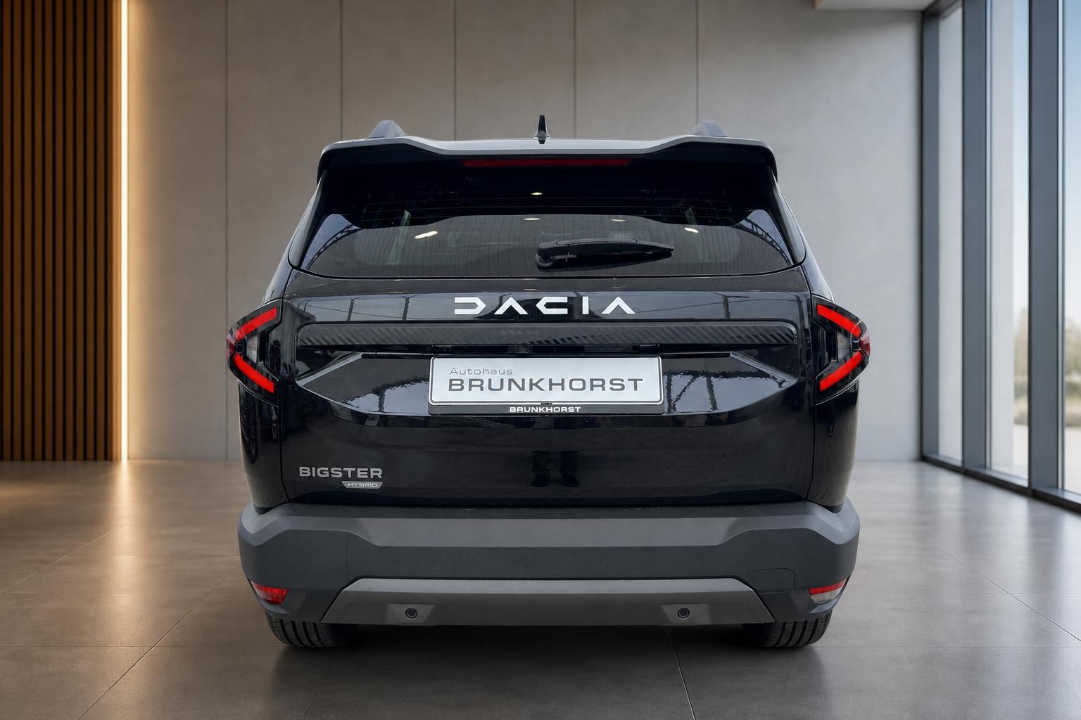 Dacia Bigster Heckansicht in Anthrazit mit LED-Rückleuchten und Autohaus Brunkhorst Kennzeichen