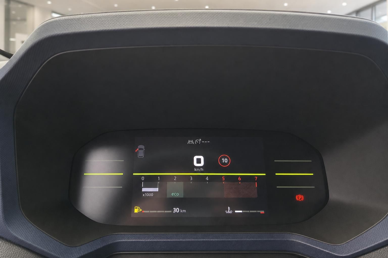 Digitales Kombiinstrument mit Tacho und Verbrauchsanzeige im Fahrzeug