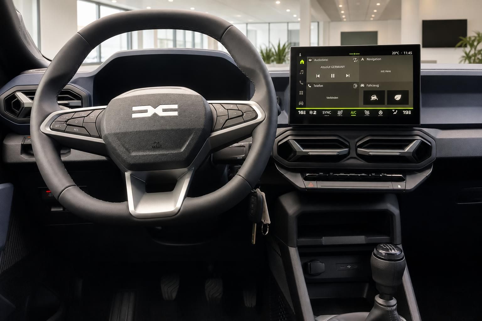 Cockpit Dacia mit Lenkrad und Touchscreen Infotainment im Detail