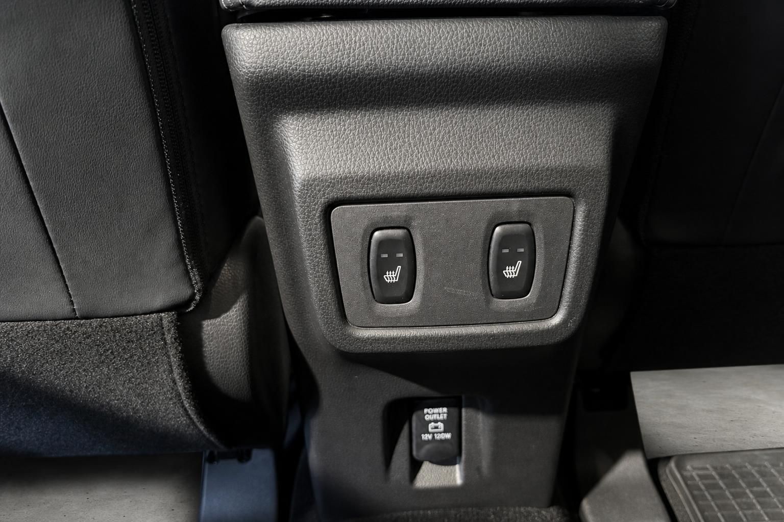 Sitzheizung Bedienelemente Fond Mittelkonsole im Fahrzeuginnenraum