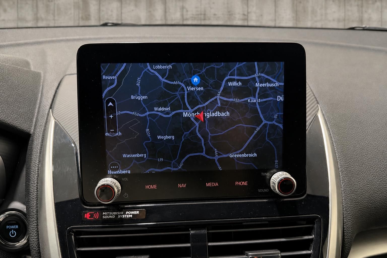 Navigationssystem Bildschirm mit Kartenansicht Moenchengladbach Region