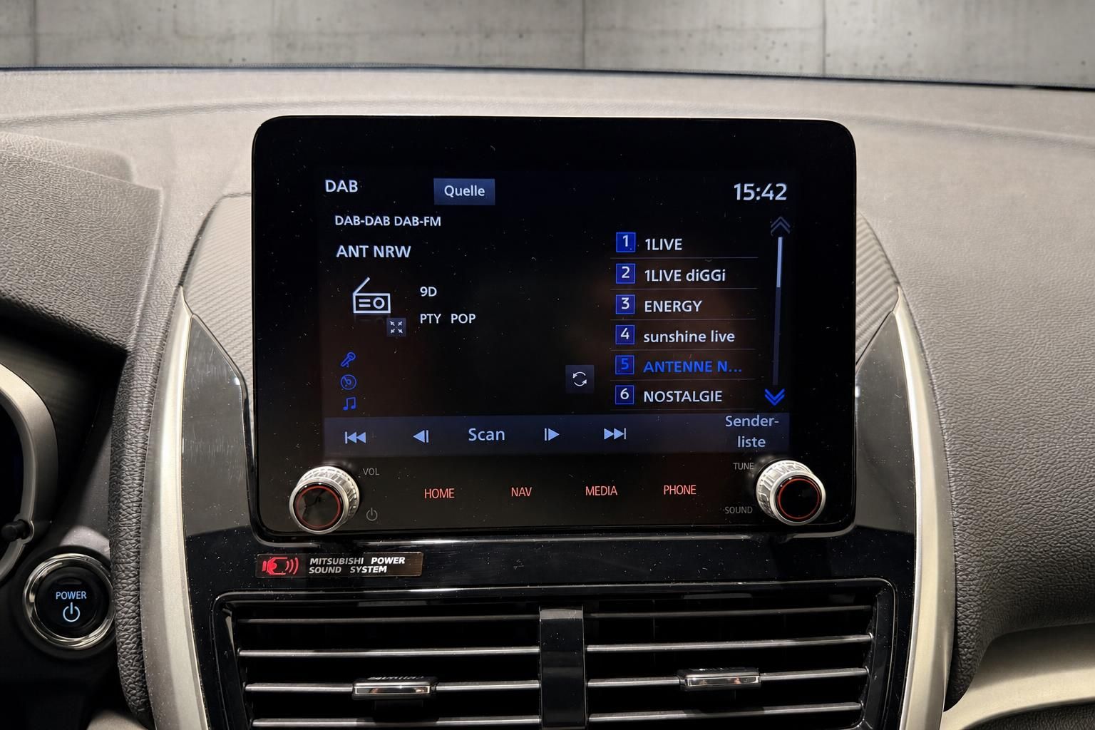 Mitsubishi Radio DAB Senderliste im Infotainmentsystem des Fahrzeugs
