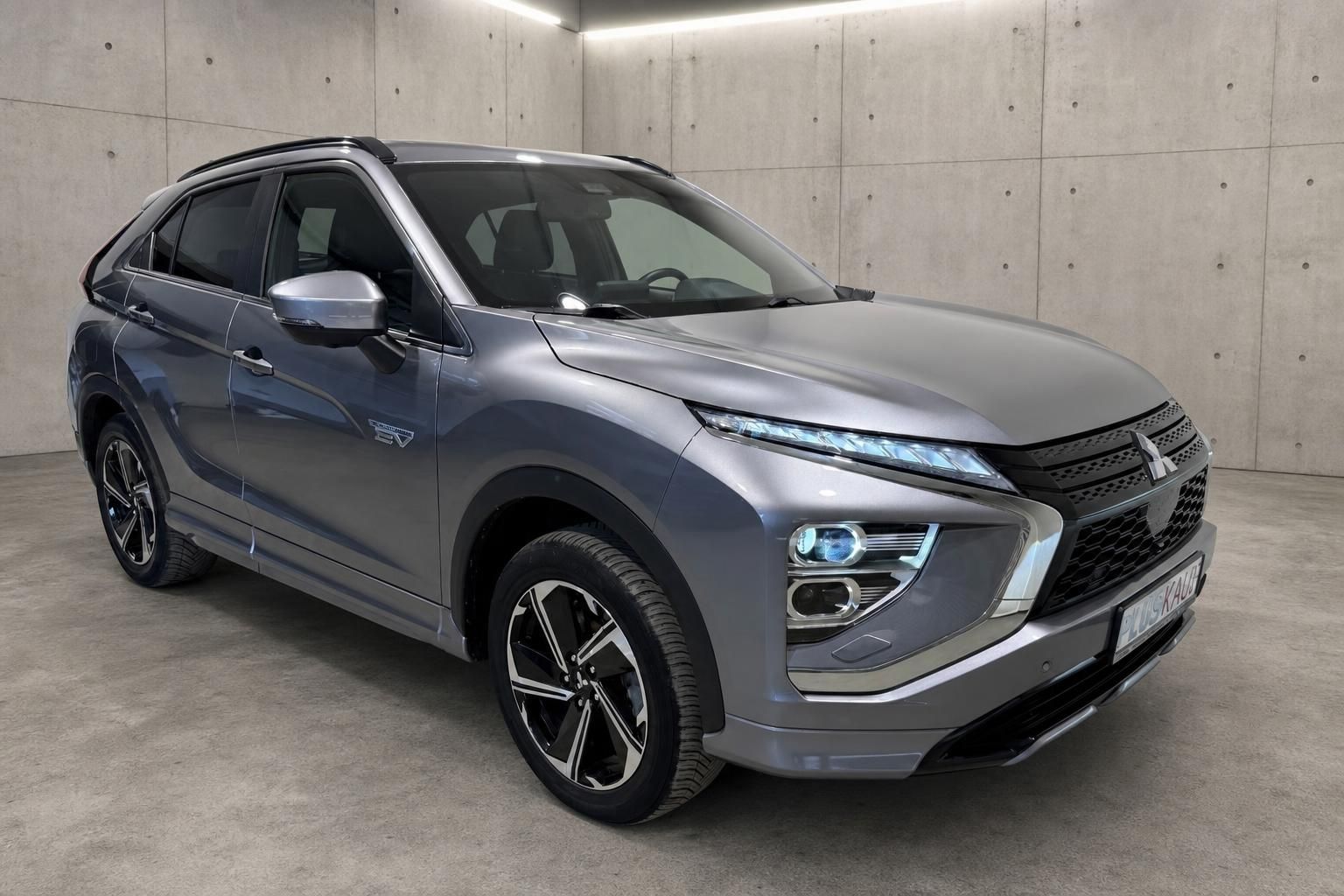 Mitsubishi Eclipse Cross PHEV Frontansicht in Grau metallic