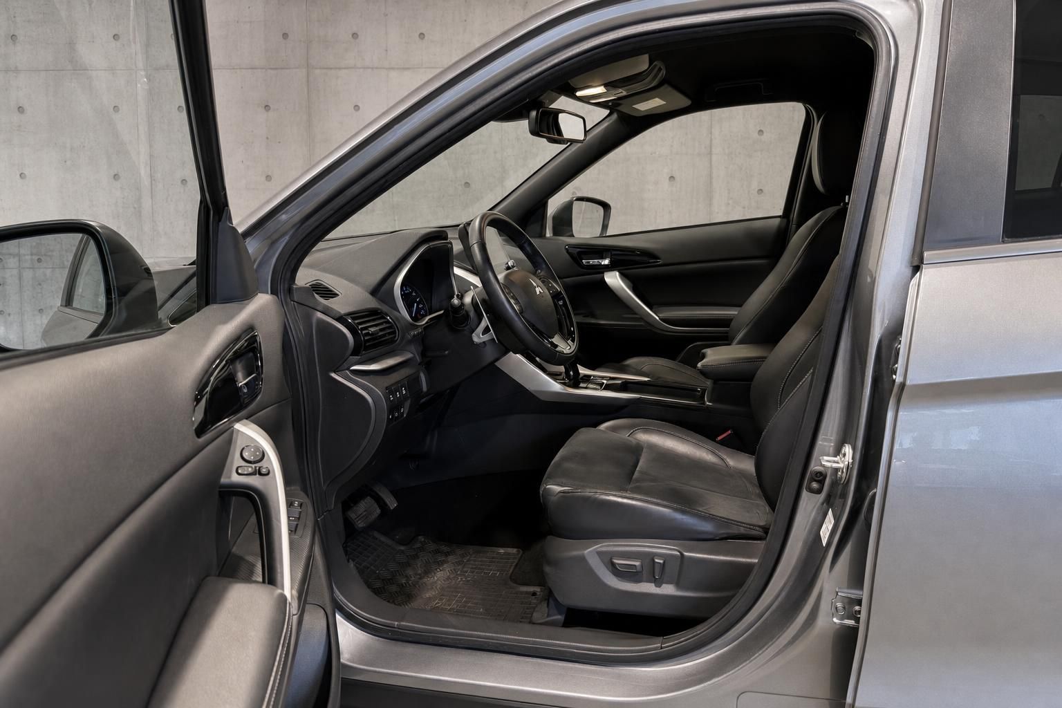 Innenraum Mitsubishi Eclipse Cross mit schwarzer Lederausstattung