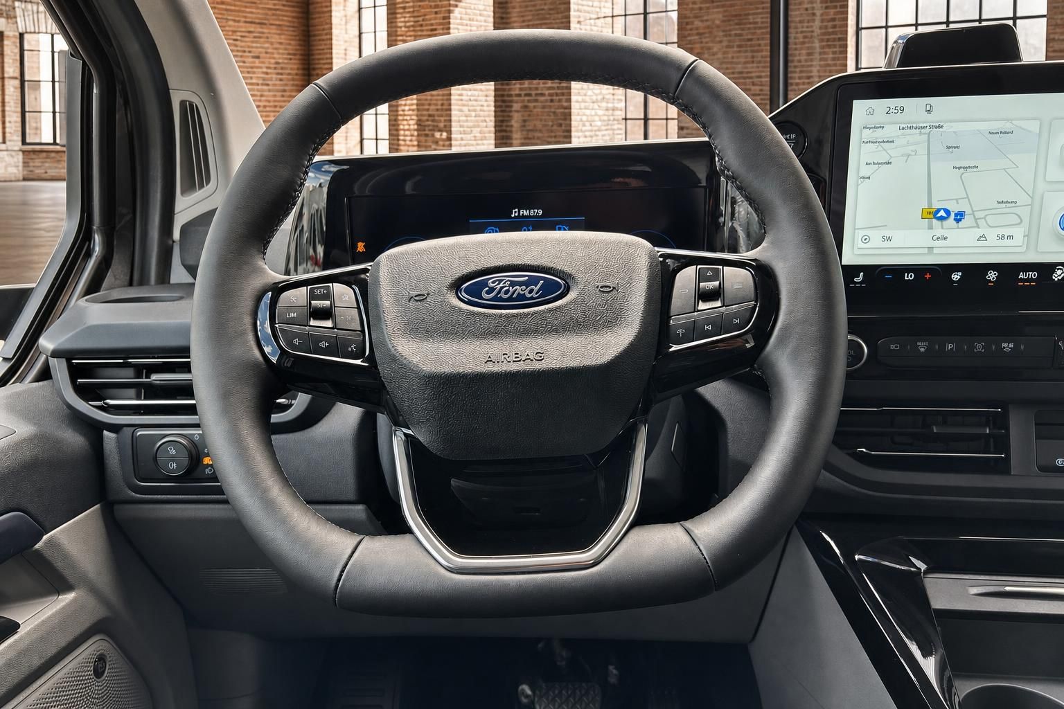 Ford Transit Custom Lenkrad mit Multifunktionstasten und Navigationsdisplay