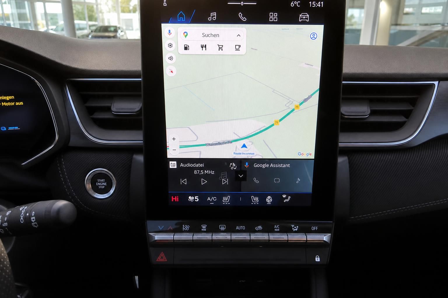 Fahrzeug Infotainment-System mit Google Maps Navigation und Klimaanlage-Bedienung
