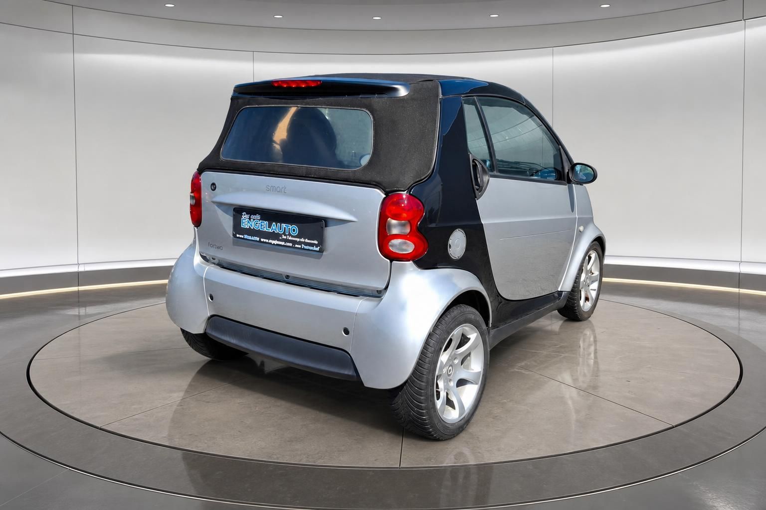 Smart Fortwo Cabrio silber Heckansicht mit Kennzeichenhalter Engelauto