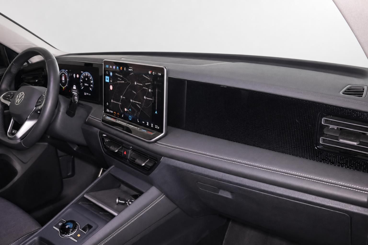 VW Cockpit Innenraum mit Touchscreen und Armaturenbrett Detailansicht