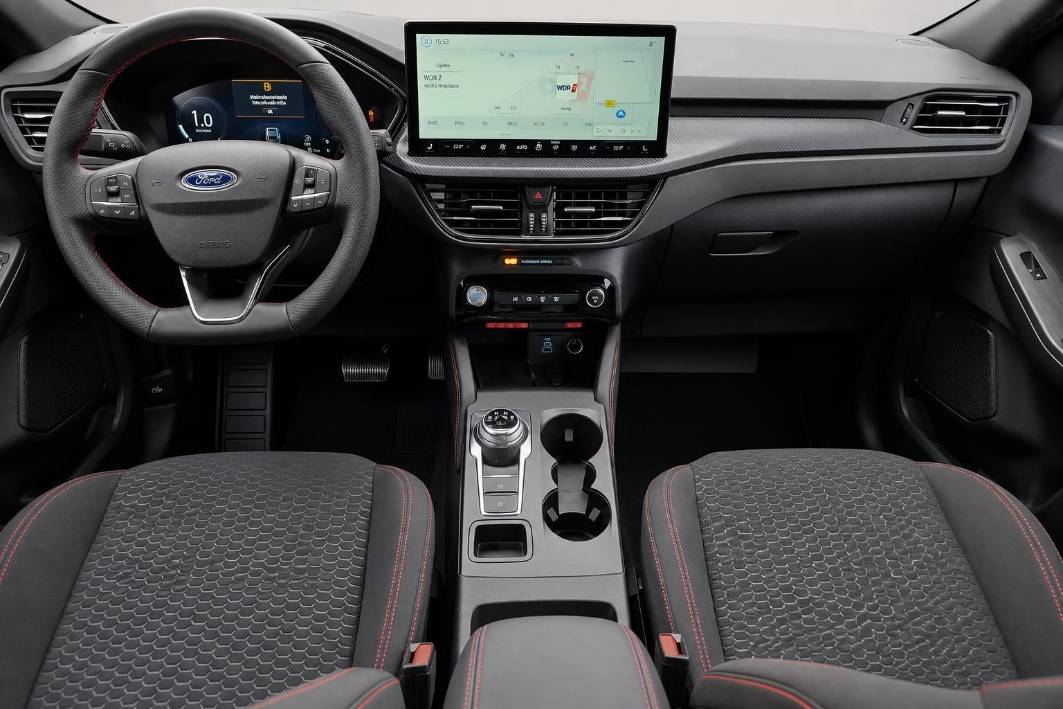 Ford Kuga Cockpit mit Lenkrad, Touchscreen und Navigationssystem