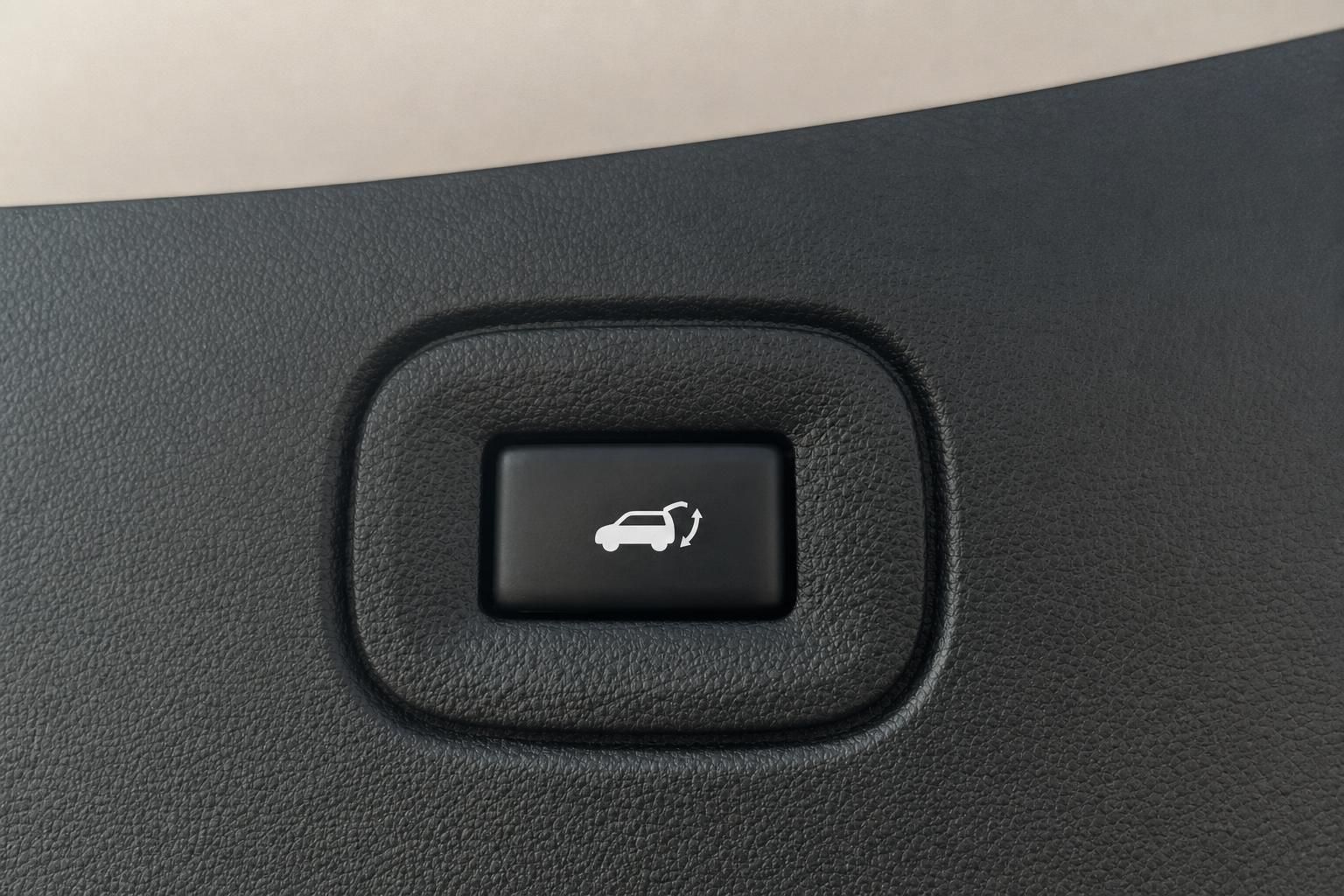 Elektrische Heckklappen Taste im Kofferraum Renault Koleos