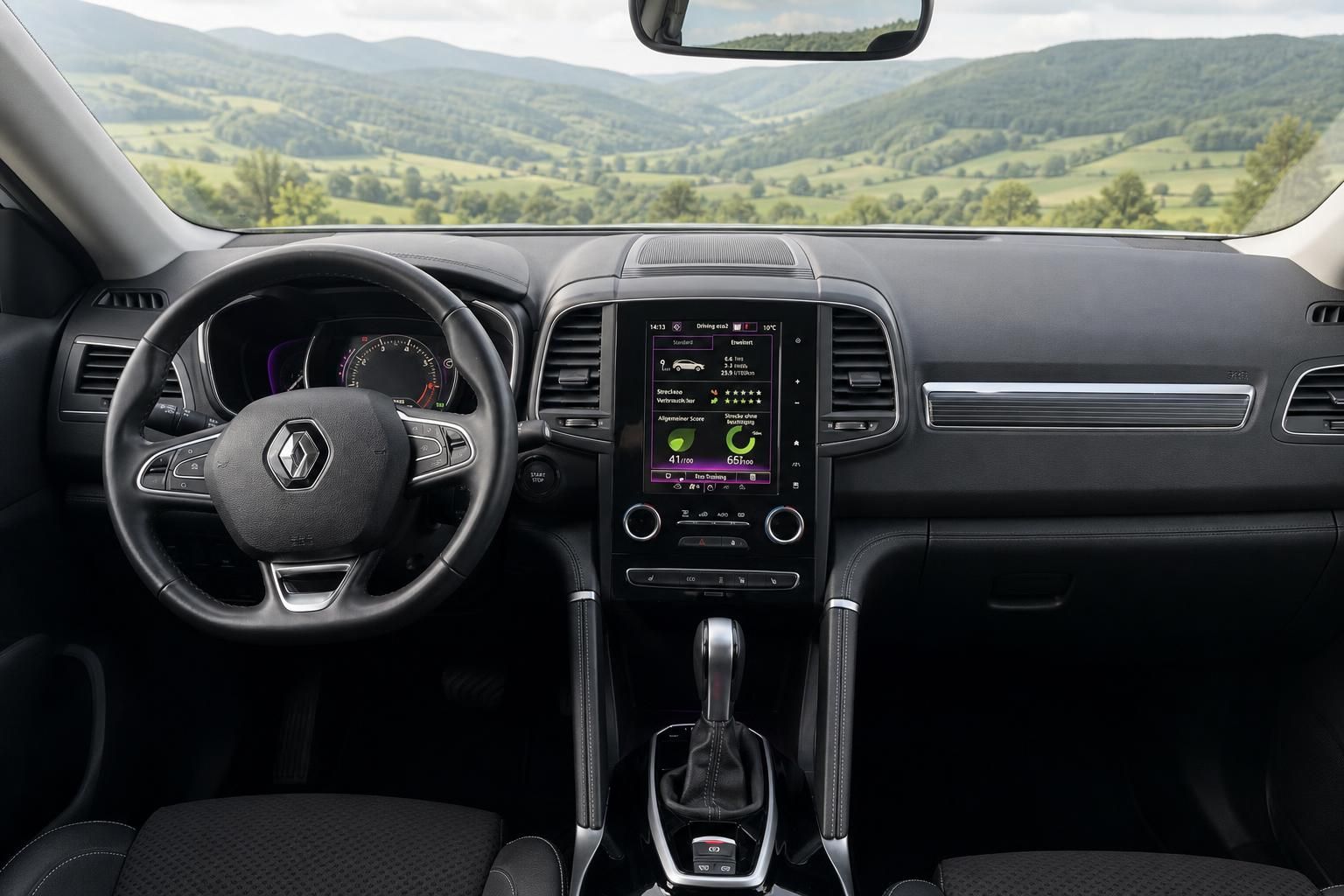 Renault Cockpit mit Navigationsdisplay und Panoramablick auf Landschaft