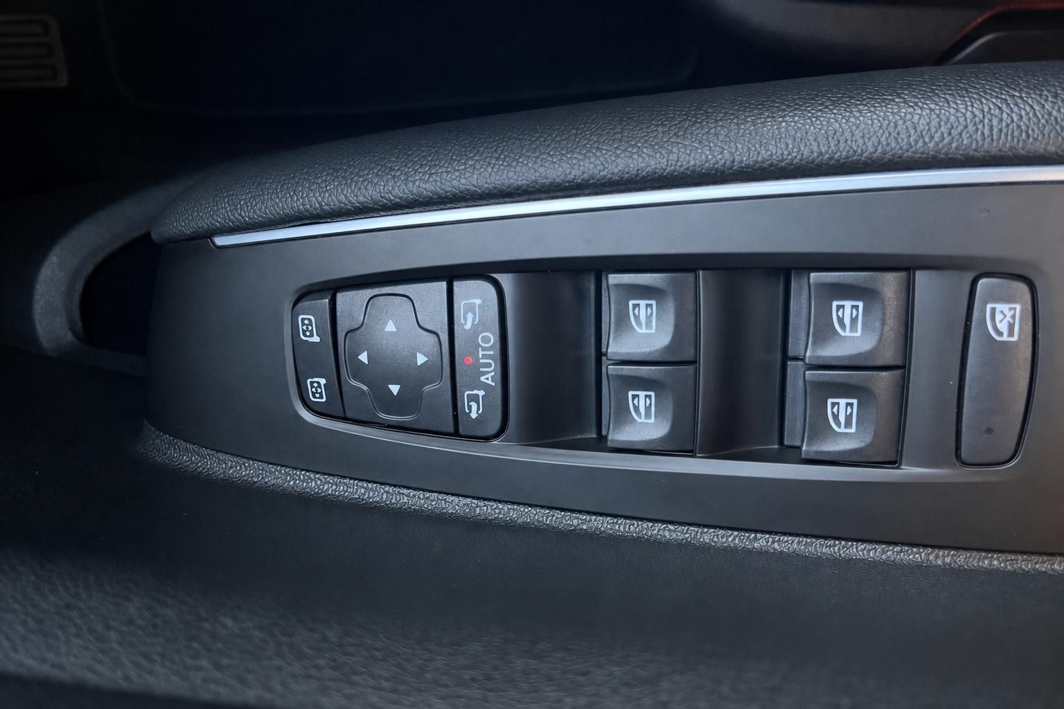 Renault Fensterheber Bedienelemente in der Türverkleidung Detail