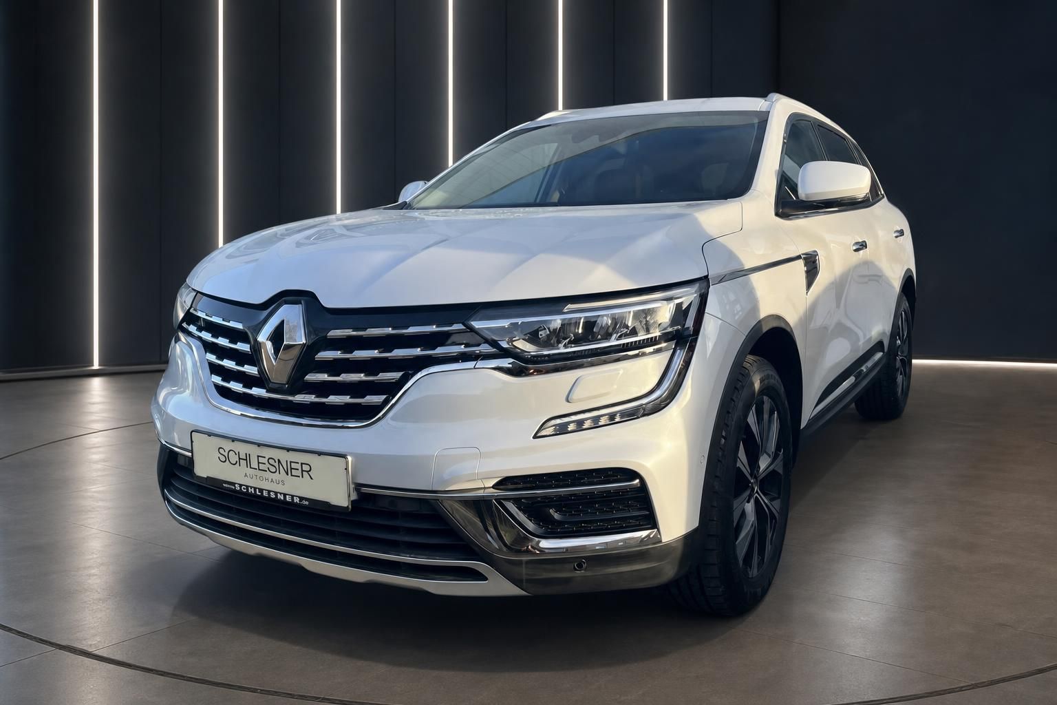 Renault Koleos weiß SUV Frontansicht Autohaus Schlesner