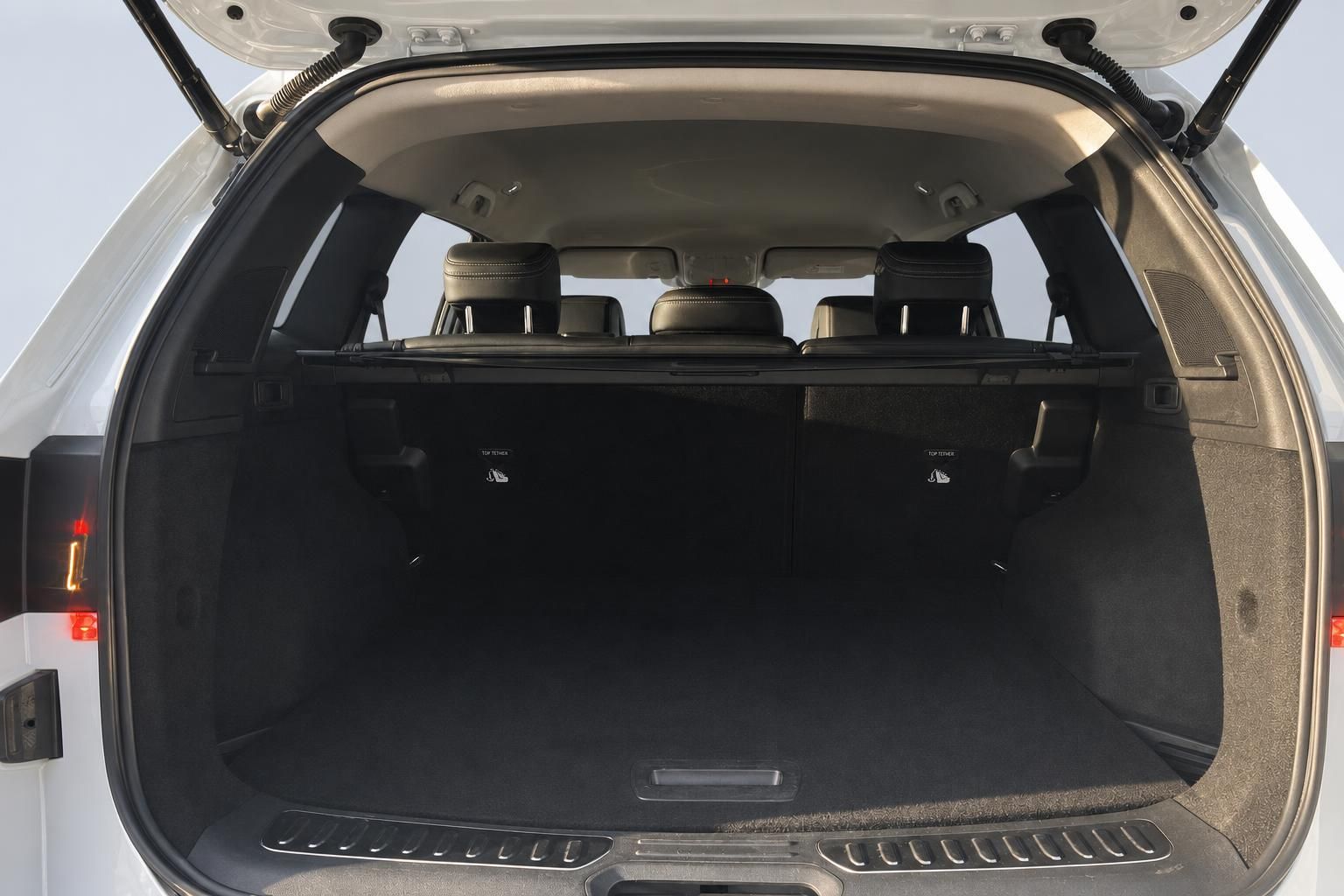 Kofferraum Renault Koleos mit umgeklappten Rücksitzen und Laderaum